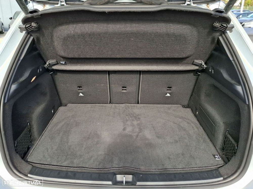 Mercedes-Benz GLA 180 d AMG Line - 28