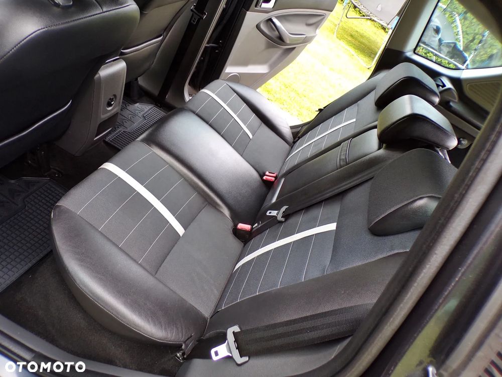 Ford Kuga 2.0 TDCi 2x4 Titanium - 24