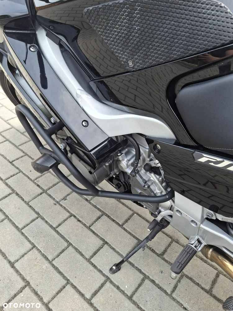 Yamaha FJR - 6
