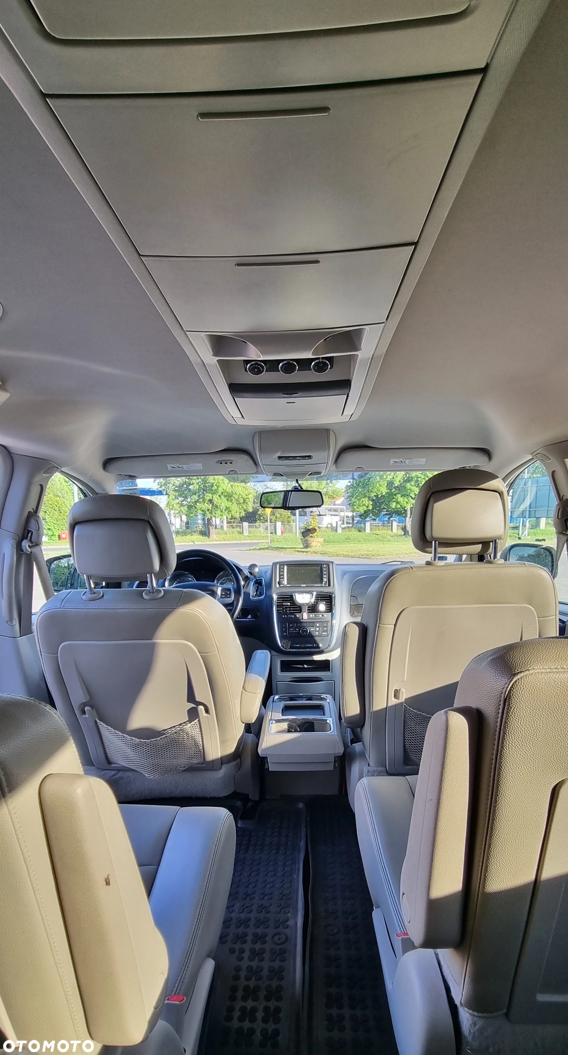 Chrysler Town & Country 3.6 Limited - 11