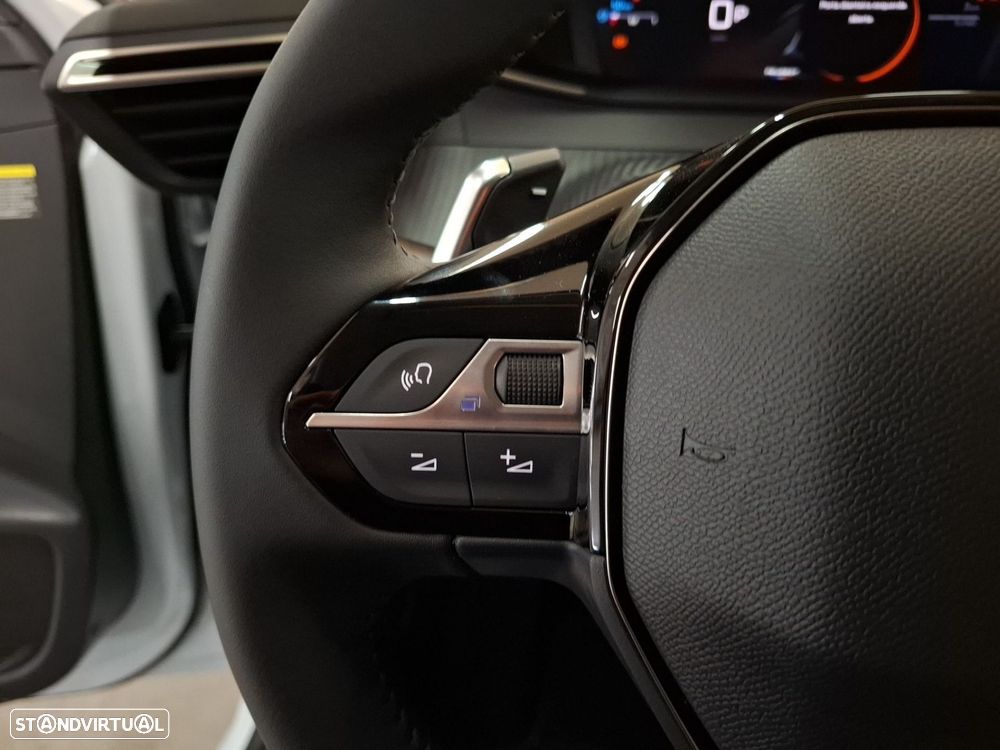 Peugeot 208 1.2 Hybrid Allure e-DCS6 — fotografia 16