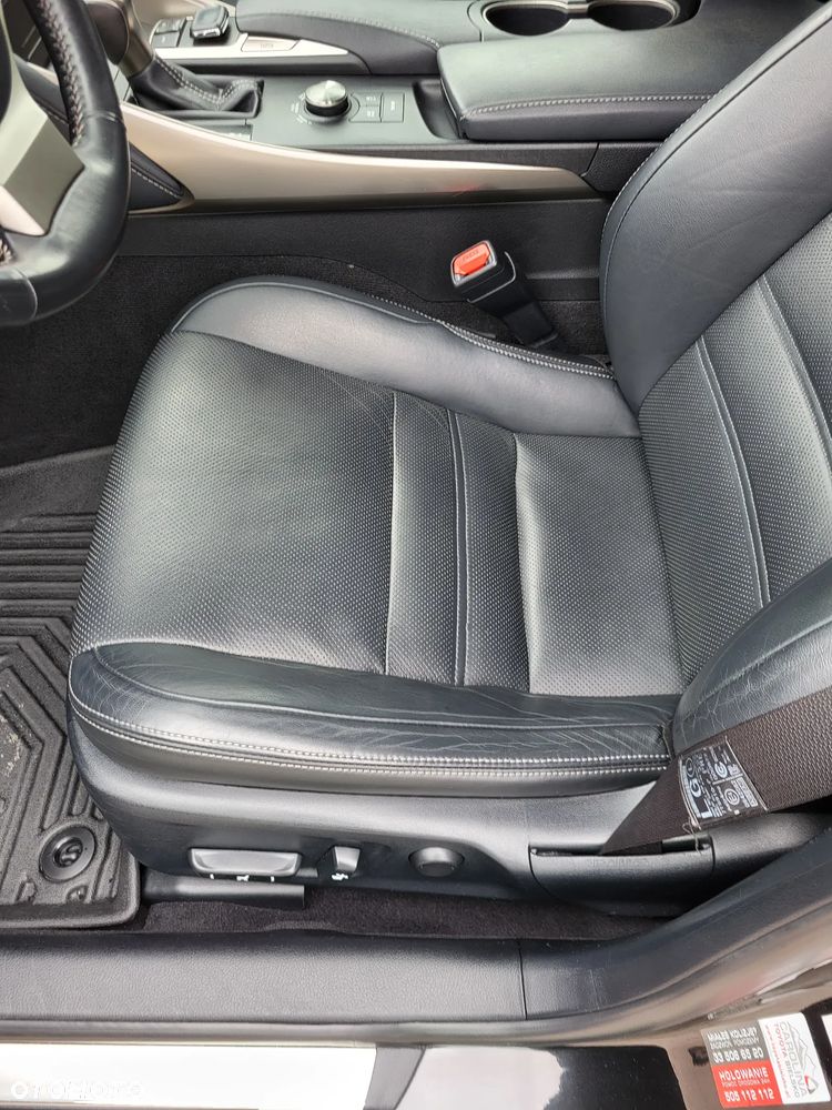 Lexus IS Business Edition - 12