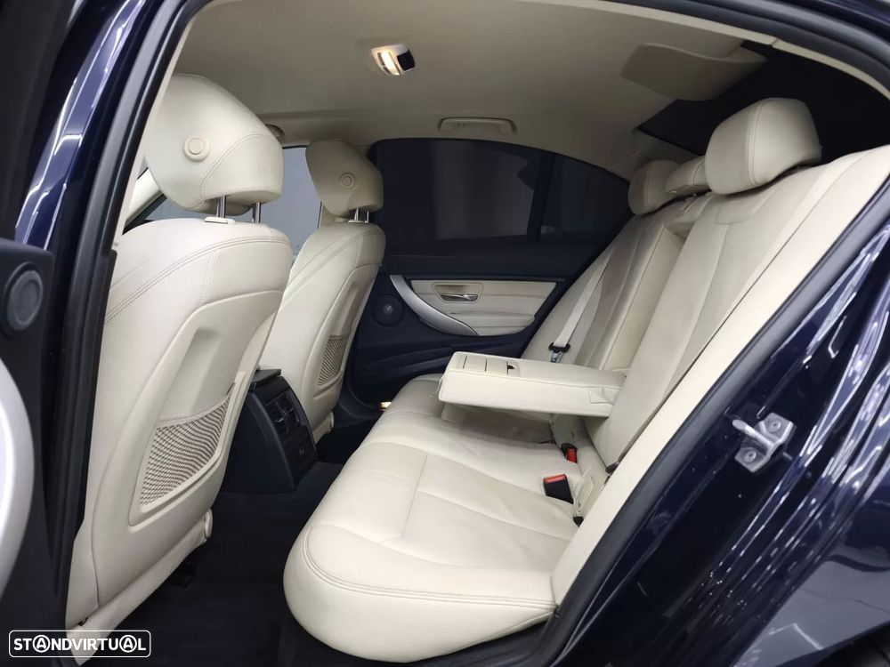 BMW 330 e iPerformance Line Luxury Purity - 42