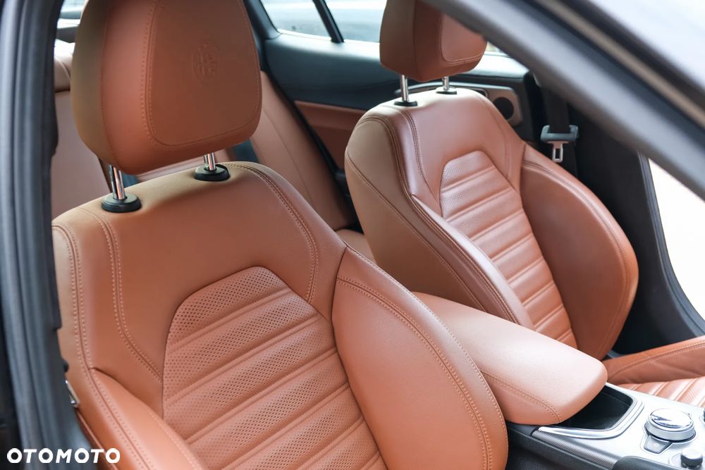 Alfa Romeo Giulia 2.0 Turbo 16V AT8-Q4 Veloce Ti - 16