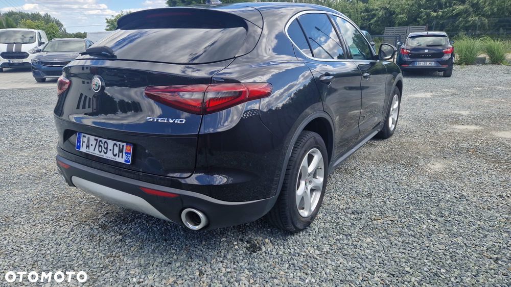 Alfa Romeo Stelvio 2.2 16V AT8-Q4 Executive - 4