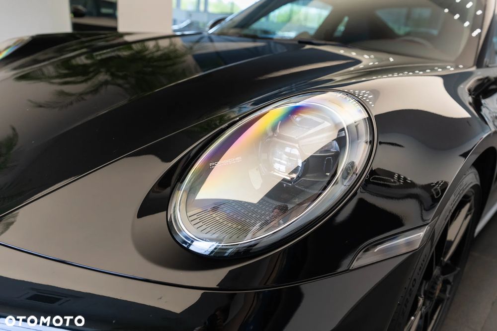 Porsche 911 Carrera 4 GTS - 9