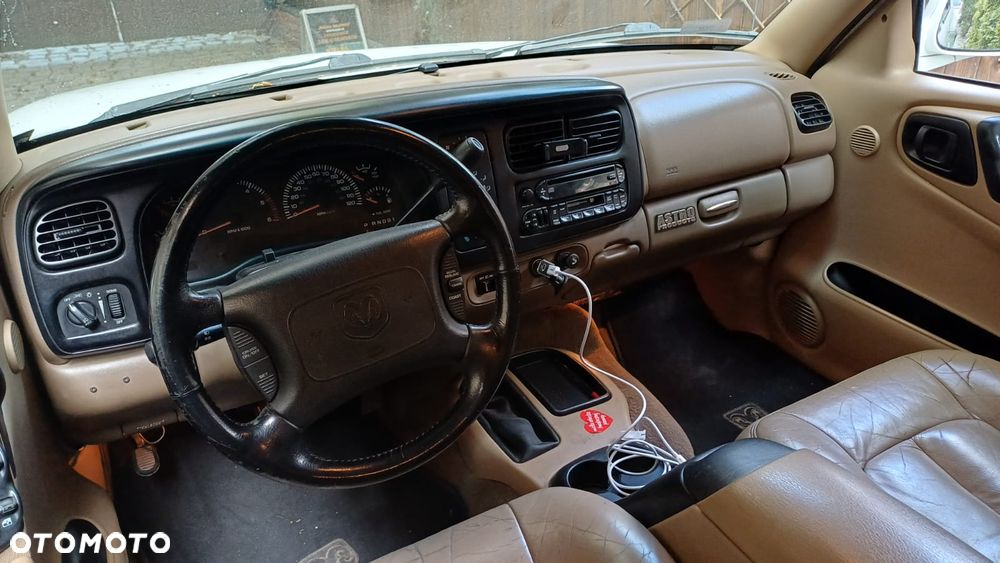 Dodge Caravan - 3