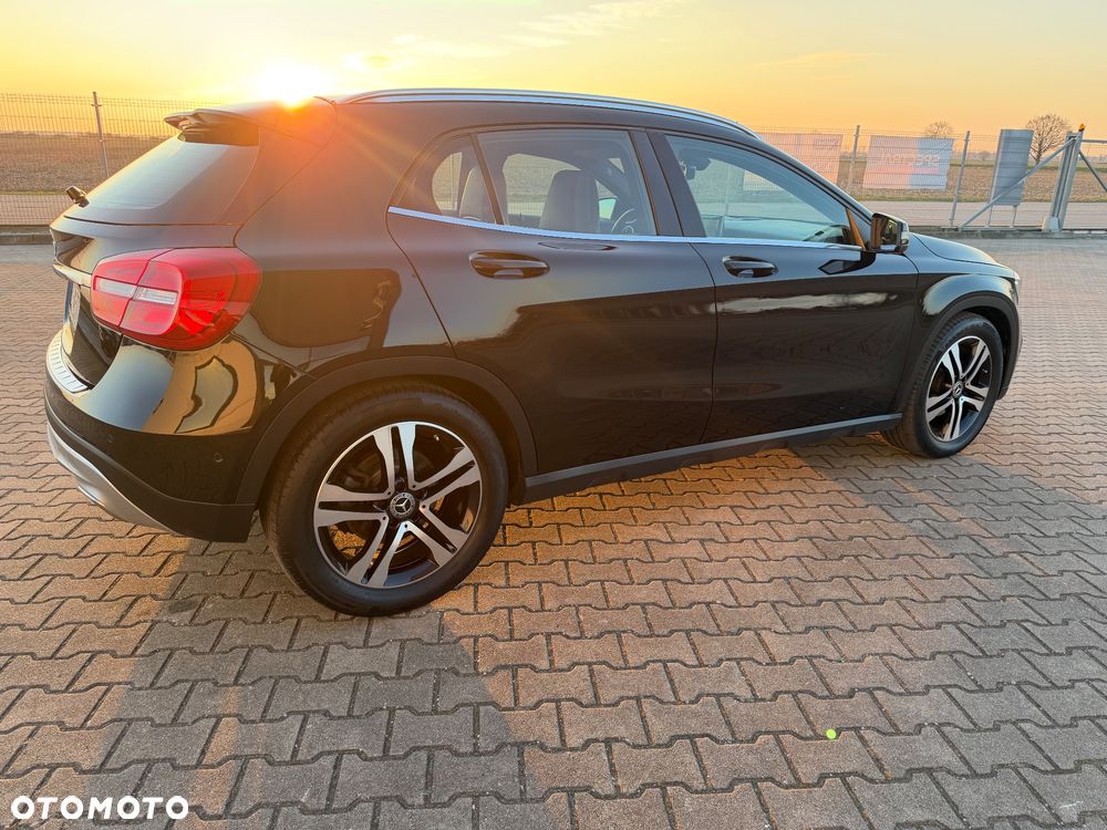 Mercedes-Benz GLA 200 7G-DCT - 5