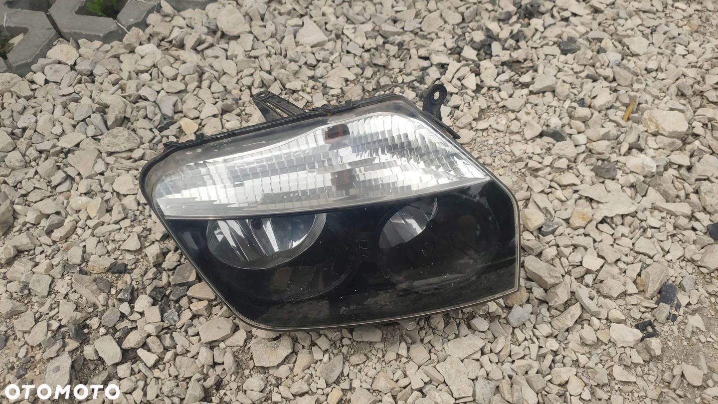 LAMPA PRAWY PRZÓD DACIA DUSTER 10- CZARNA EU - 1