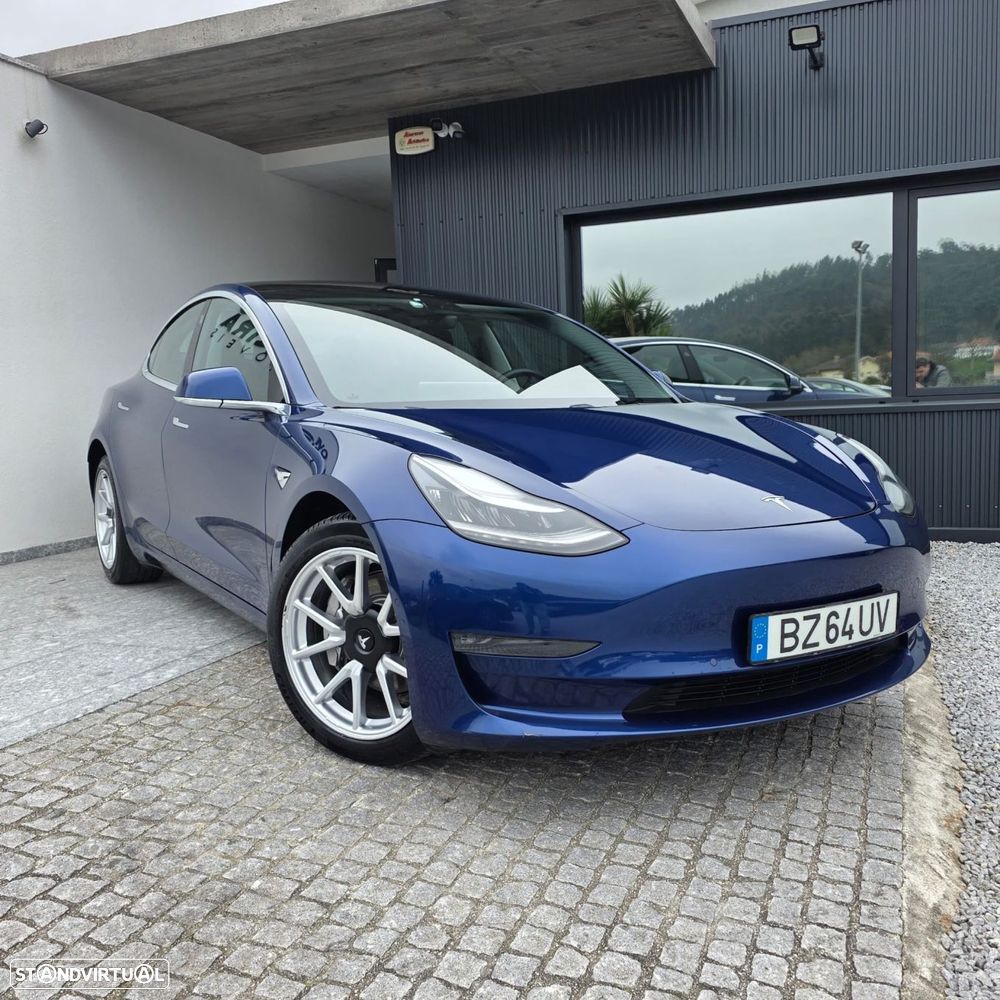 Tesla Model 3 - 4