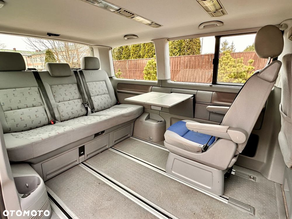 Volkswagen Multivan - 23
