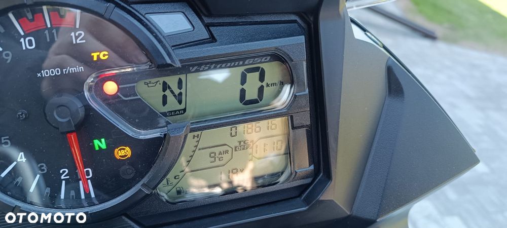 Suzuki V-STROM - 10
