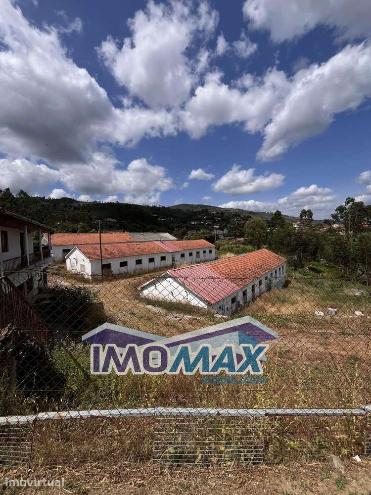 Moradia + Pavilhões - Codeçoso, Celorico de Basto - Grande imagem: 3/11