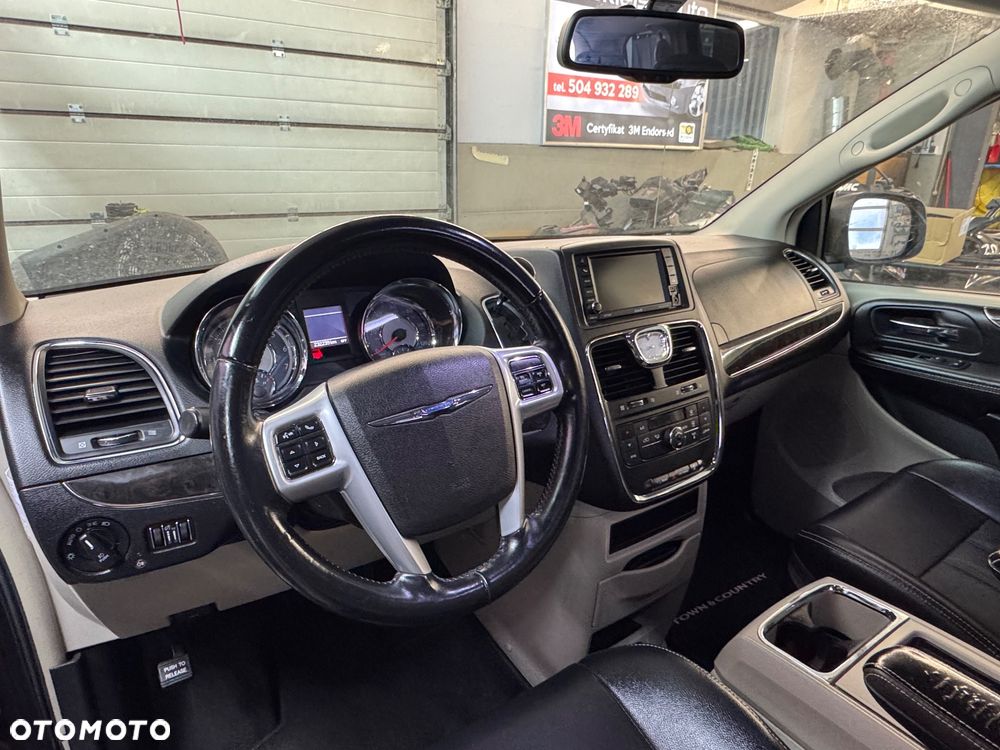 Chrysler Town & Country 3.6 Limited - 12