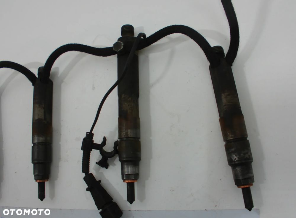VW Seat Audi 1.9 tdi  Wtryskiwacz paliwa 038130202B - 3