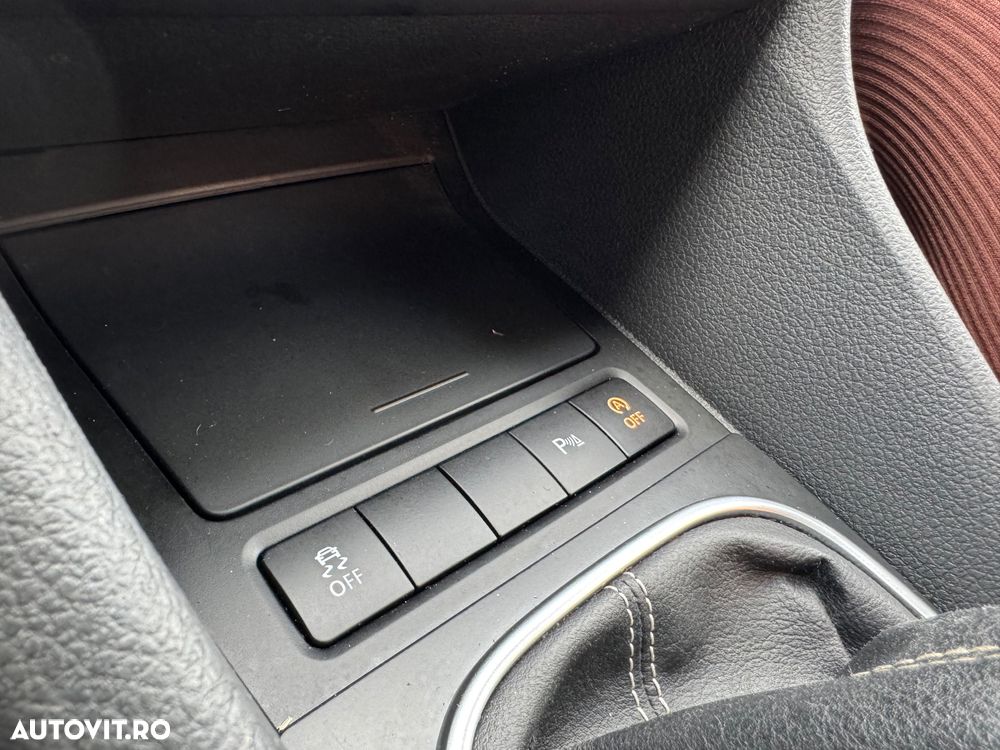 Volkswagen Golf 1.6 TDI DPF MATCH - 19