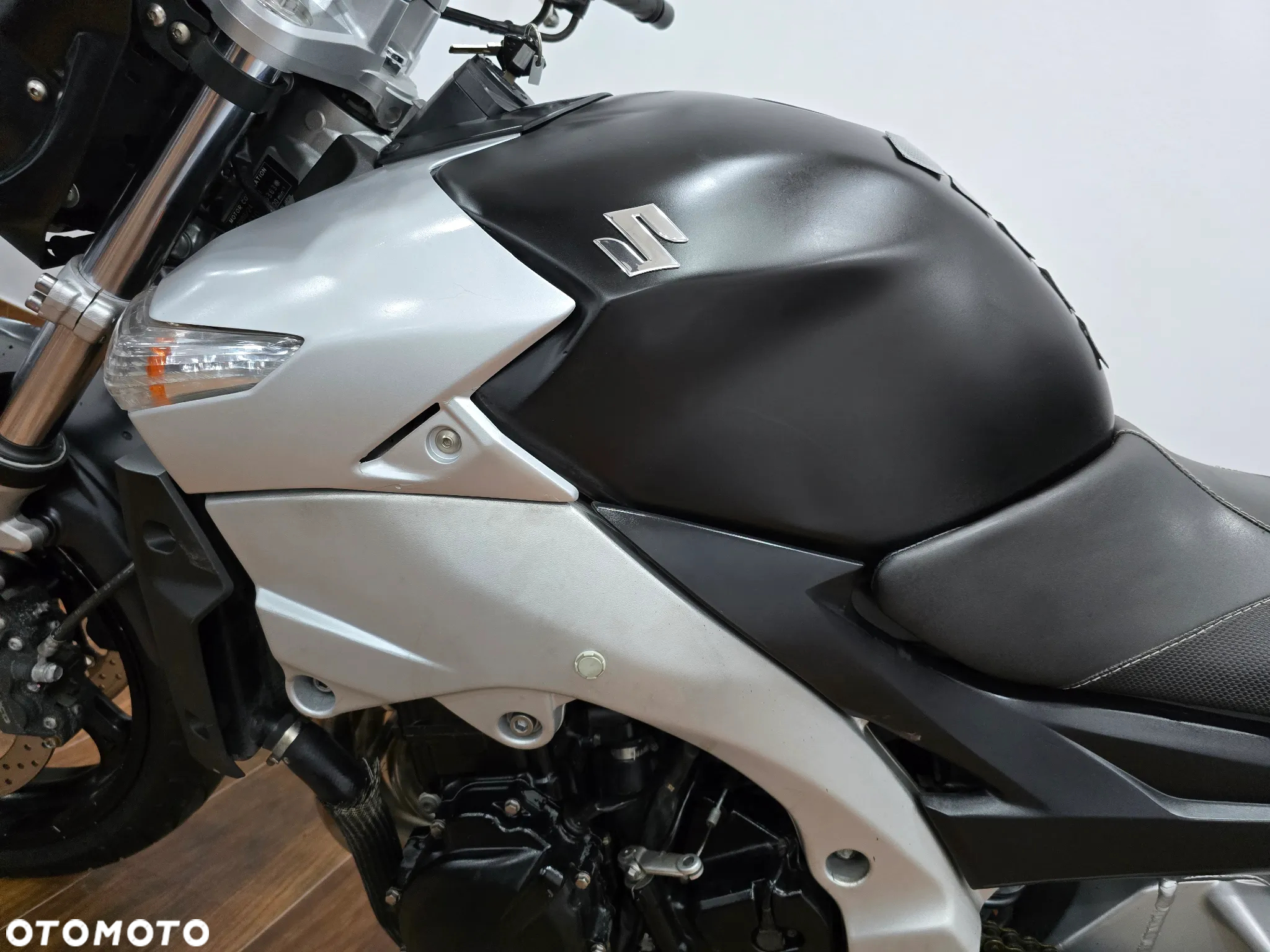 Suzuki GSR - 16