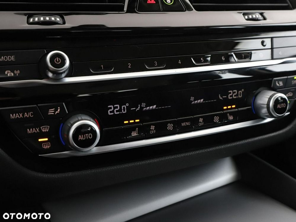 BMW Seria 5 520d mHEV - 29