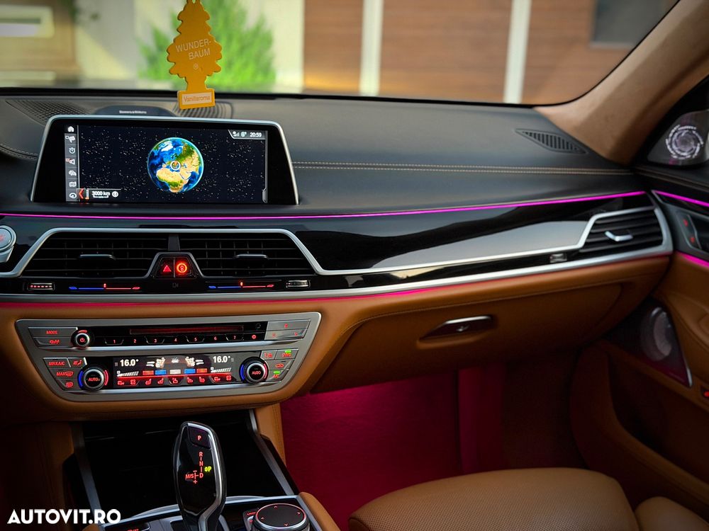 BMW Seria 7 740e iPerformance - 33