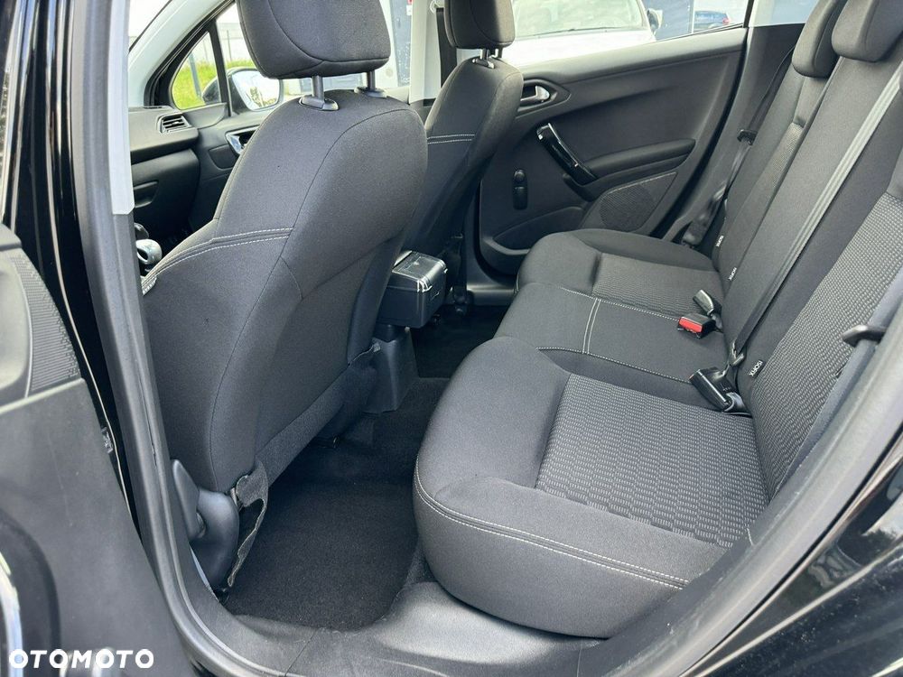 Peugeot 208 BlueHDi 100 Active - 28