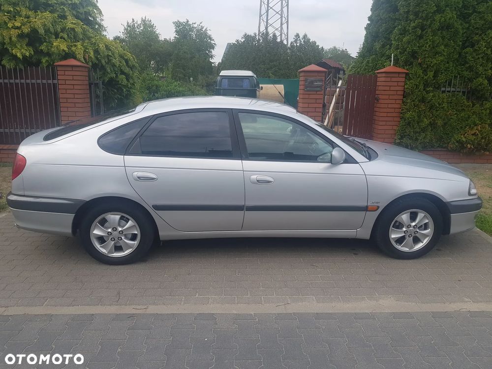 Toyota Avensis - 1