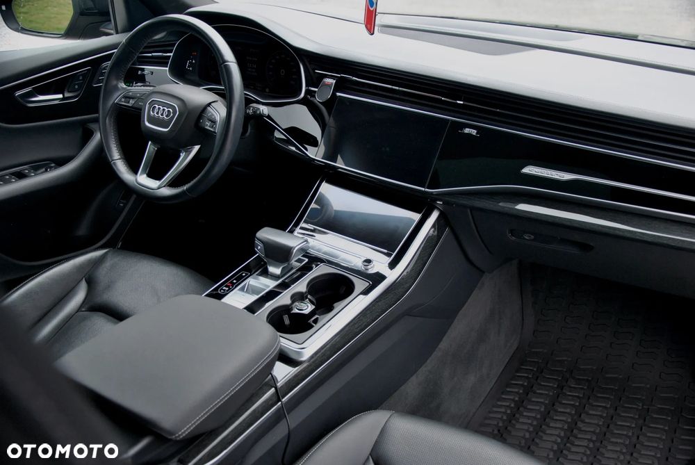 Audi Q8 55 TFSI quattro tiptronic - 9