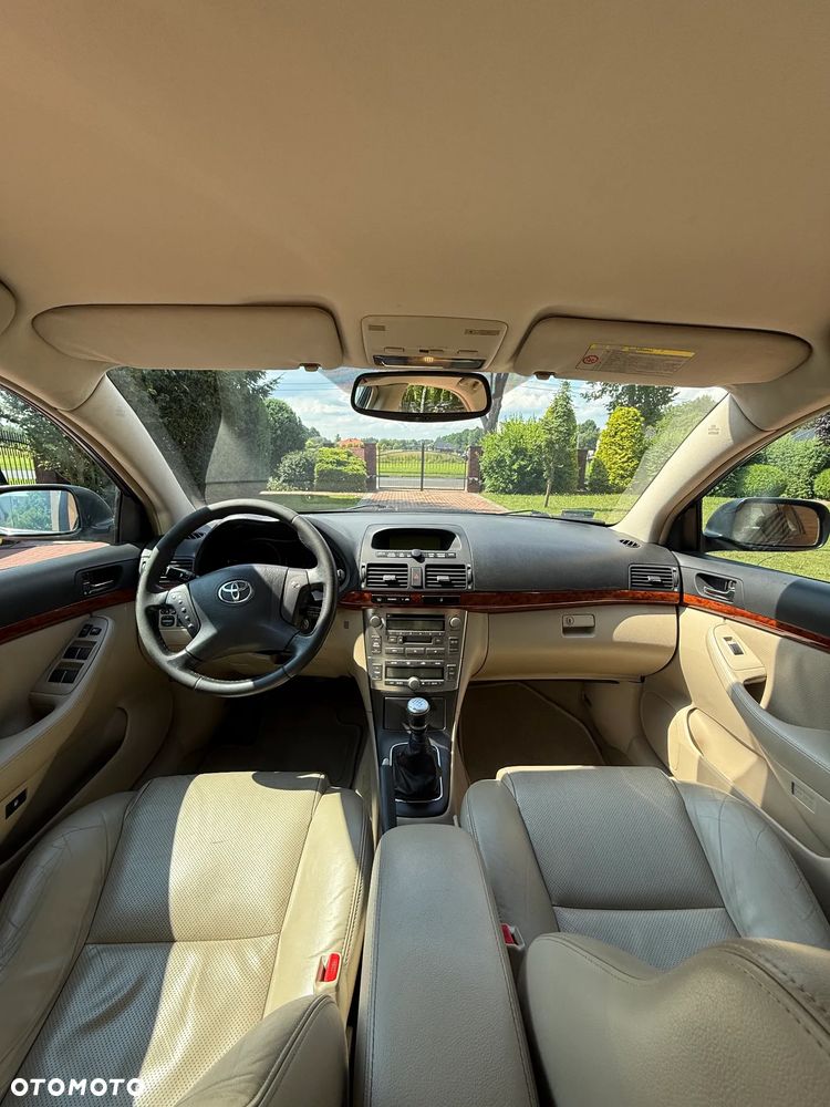 Toyota Avensis 2.2 D-CAT Sol - 12
