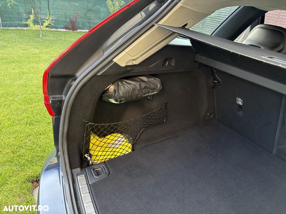 Volvo XC 60 D4 AWD Geartronic Momentum - 11