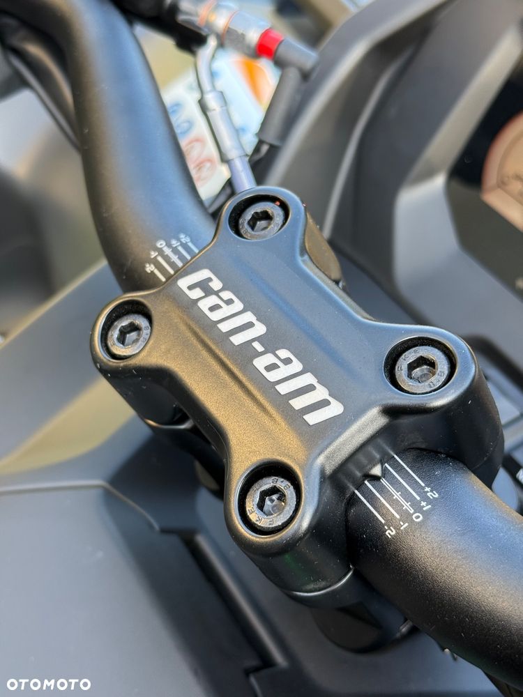 Can-Am Outlander Max - 30