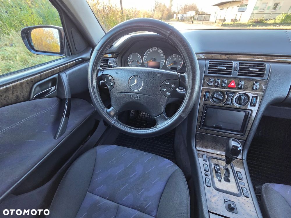 Mercedes-Benz Klasa E - 11