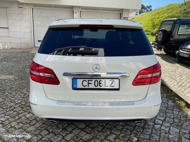 Mercedes-Benz B 180 d AMG Line - 18