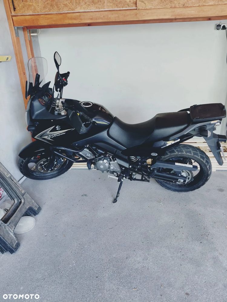 Suzuki V-STROM - 1