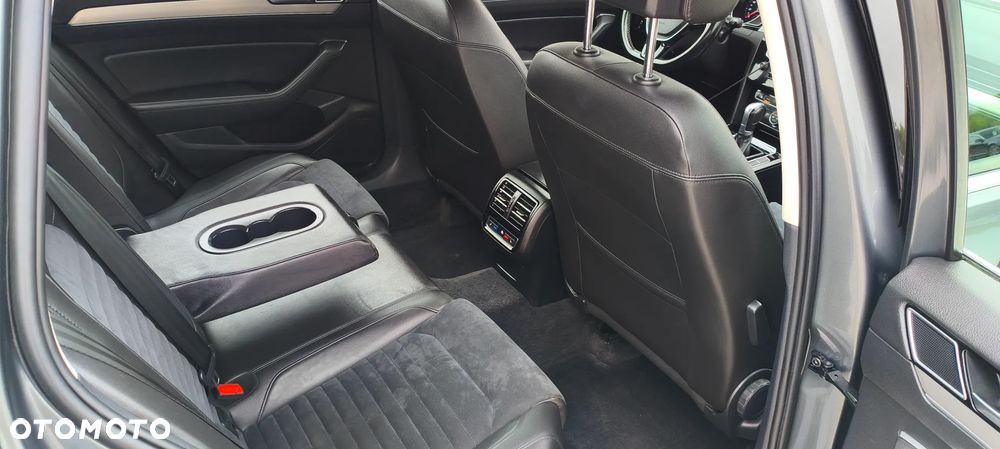 Volkswagen Passat 2.0 TDI SCR DSG Highline - 32