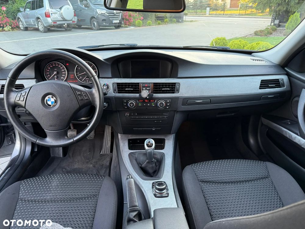 BMW Seria 3 320i - 22
