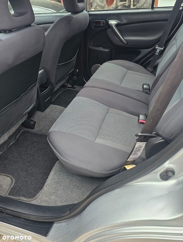 Toyota RAV4 2.0 D-4D 4x4 - 5
