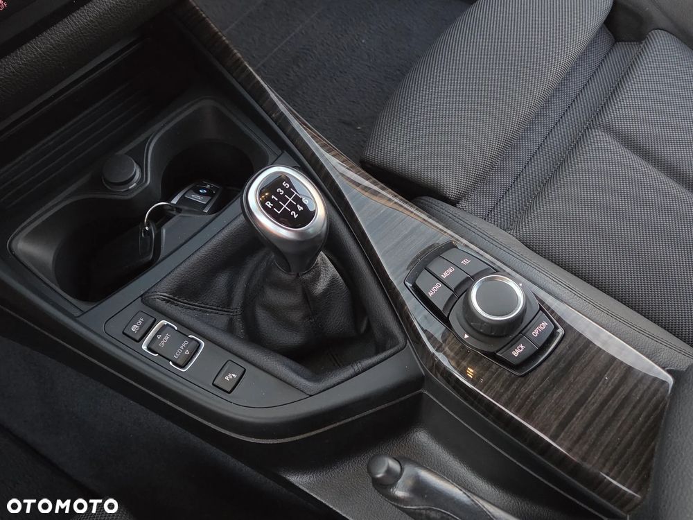 BMW Seria 2 220i Modern Line - 34