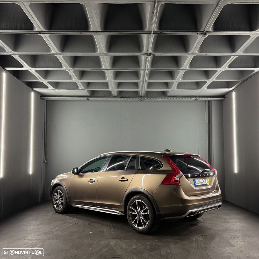 Volvo V60 Cross Country 2.0 D4 Pro Geartronic - 3