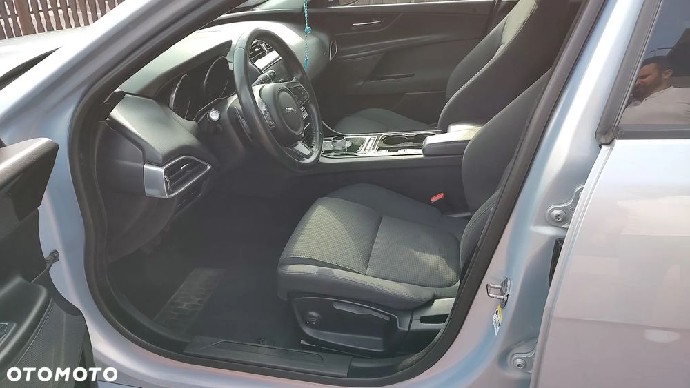 Jaguar XE - 7