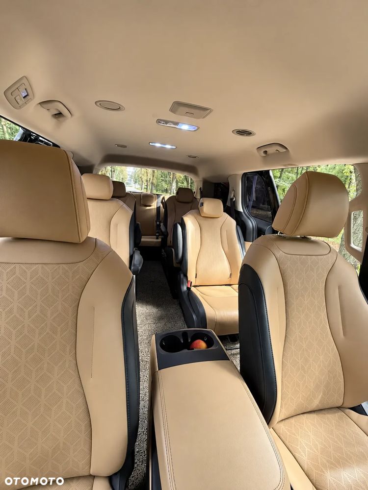 Kia Carnival - 18