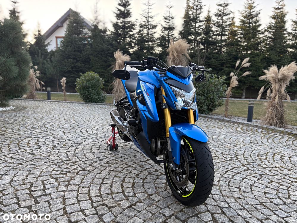 Suzuki GSX - 14