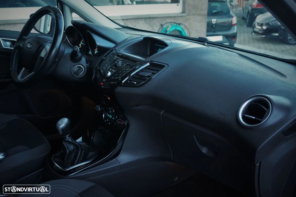 Ford Fiesta 1.5 TDCi Titanium - 18