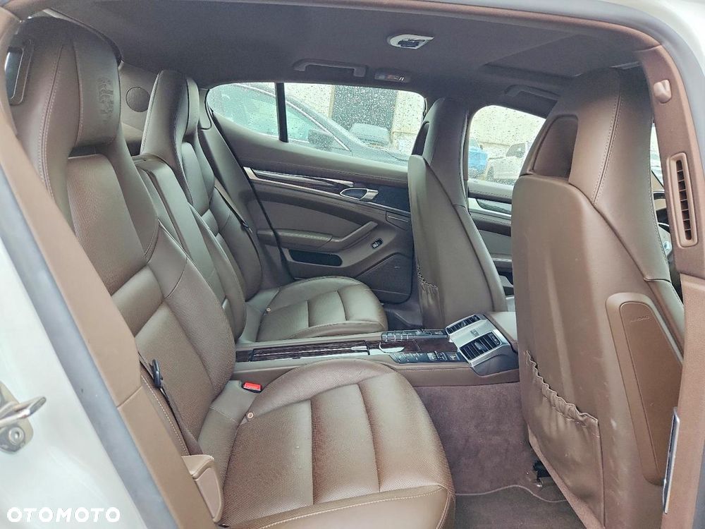 Porsche Panamera PDK - 11