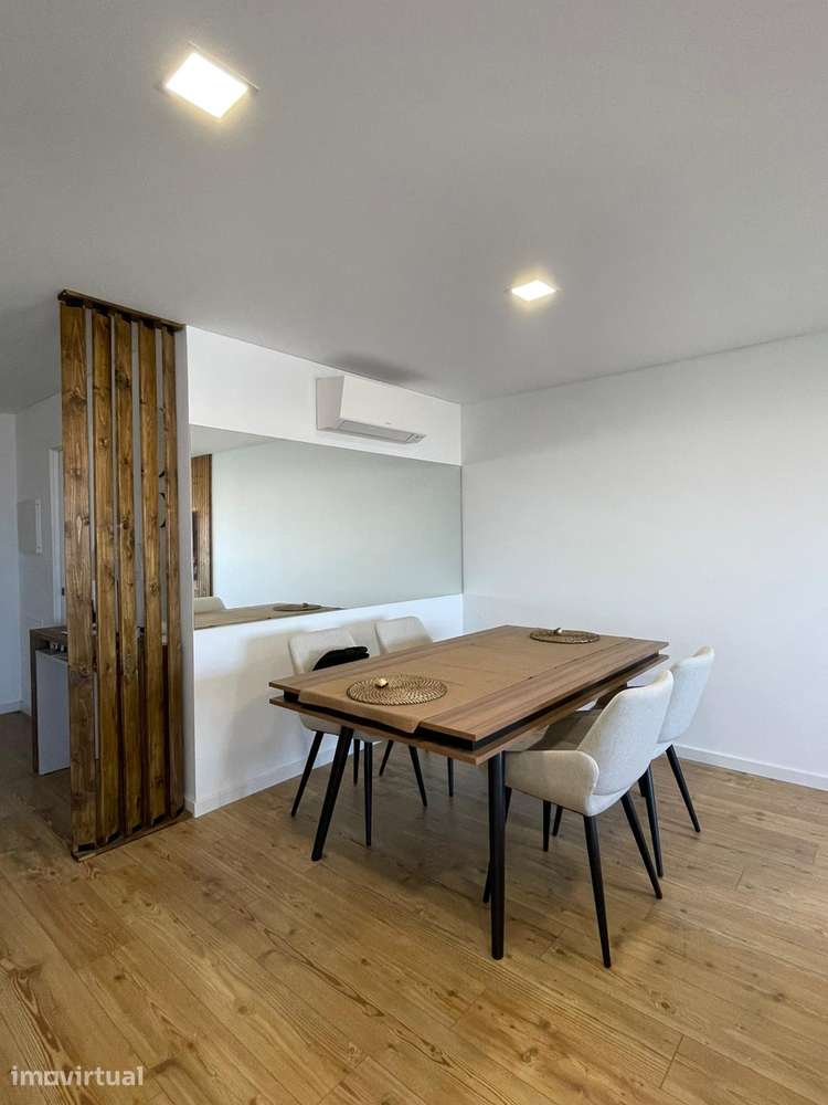 T2 com Suite, Varanda e Garagem - Arrendamento - Grande imagem: 2/22