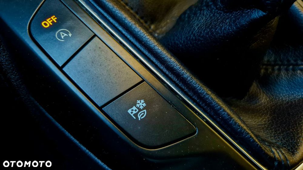 Ford Kuga 2.0 EcoBlue Hybrid TITANIUM X - 31