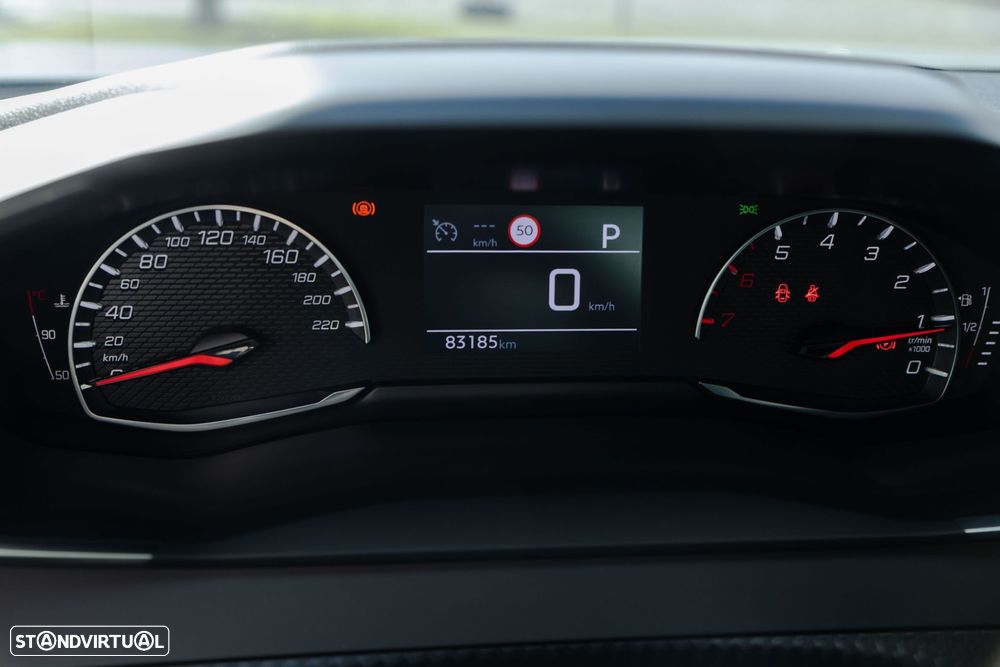 Peugeot 2008 1.2 PureTech Active EAT8 - 11