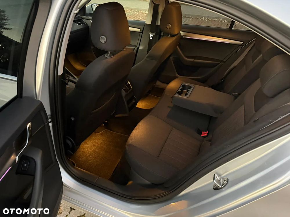 Skoda Octavia 1.6 TDI Style DSG - 12