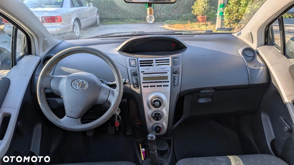 Toyota Yaris 1.0 Luna A/C - 6