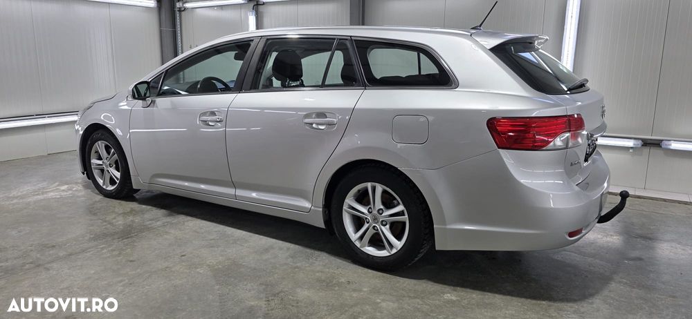 Toyota Avensis 2.0 D-4D - 15