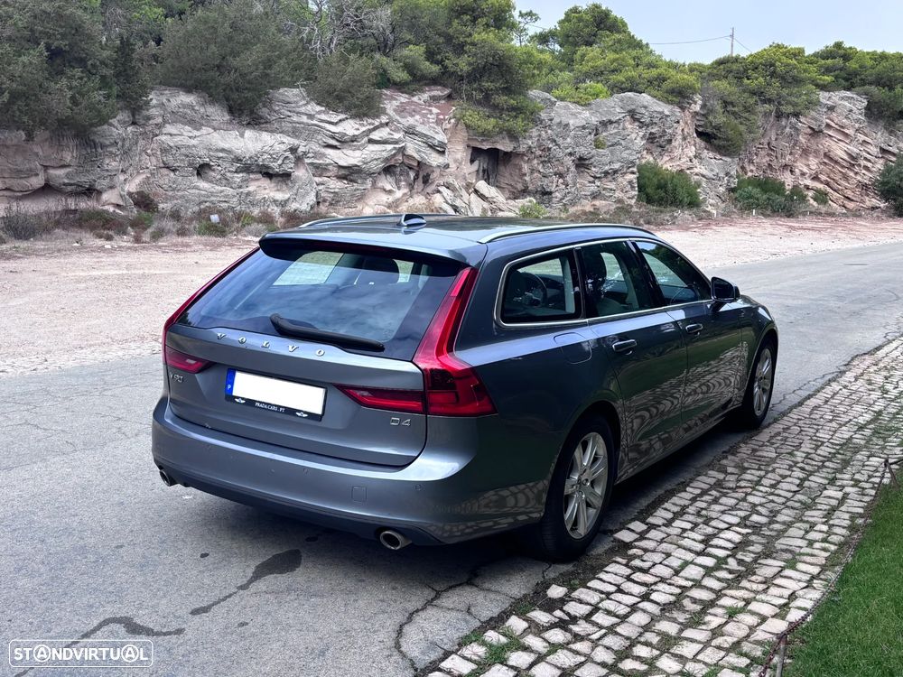 Volvo V90 2.0 D4 Momentum Geartronic - 5