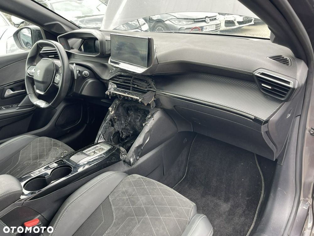 Peugeot 208 PureTech 100 EAT8 GT - 9